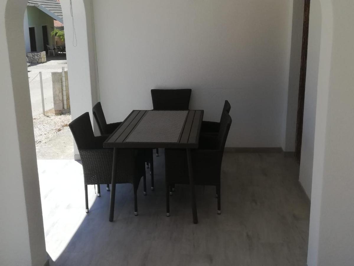 Leo Apartment วีร์ ภายนอก รูปภาพ