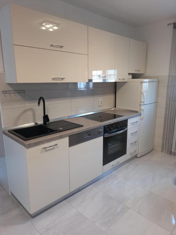 Leo Apartment วีร์ ภายนอก รูปภาพ